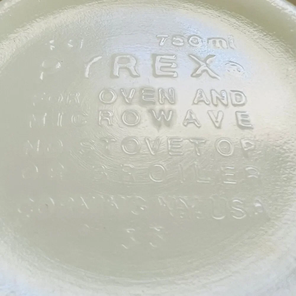 PYREX Beige Brown Mushrooms Forest Fancies 441 Cinderella Mixing Bowl 1.5 Pt